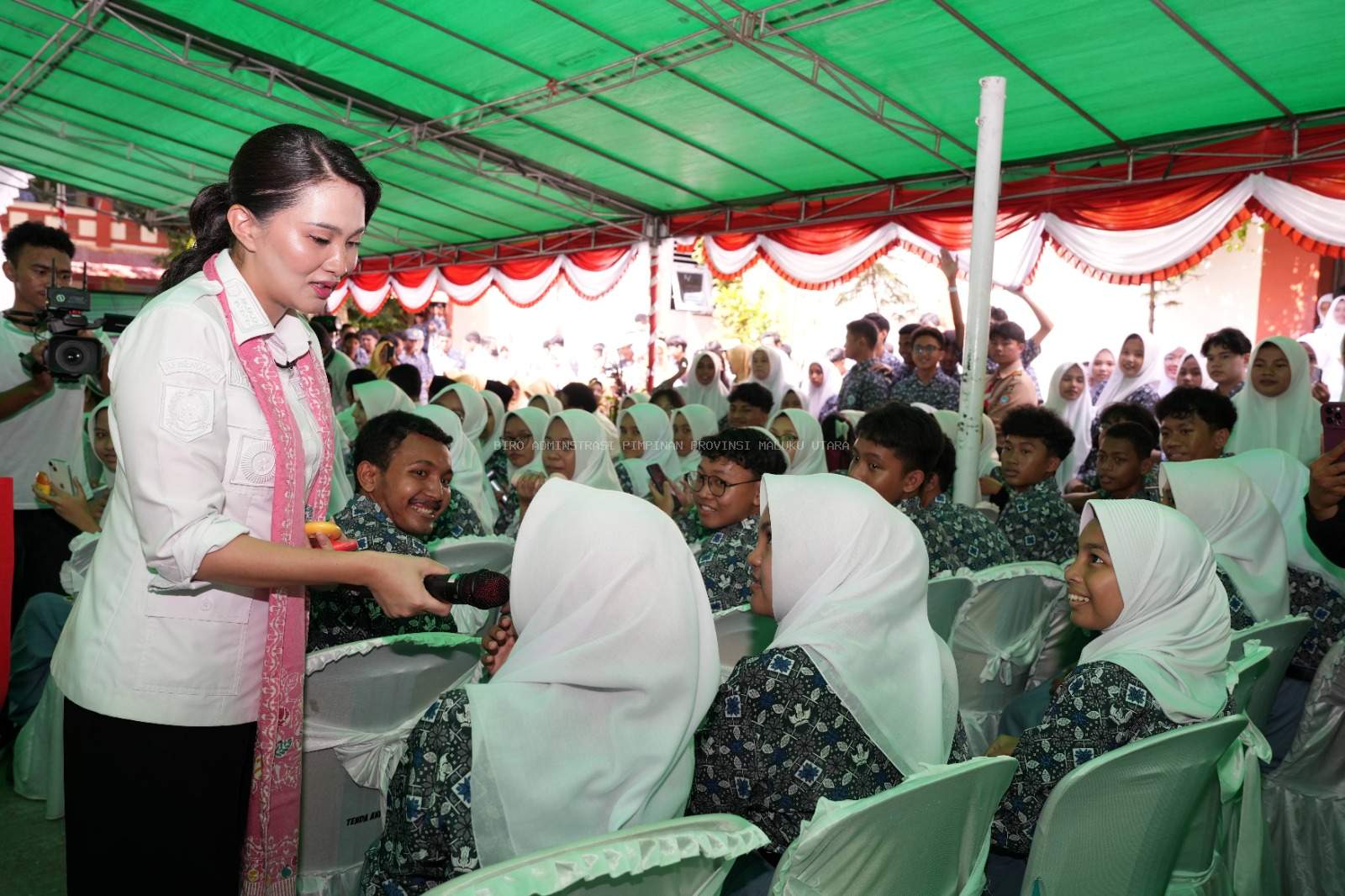 Pastikan Kualitas Pendidikan, Gubernur Sherly Dorong Transparansi Anggaran dan Tinjau Sapras Sekolah.