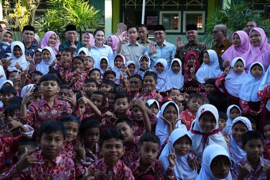 Pastikan Akses Kesehatan Merata, Wapres Gibran Tinjau Layanan CKG di SDN 32 Kota Ternate.