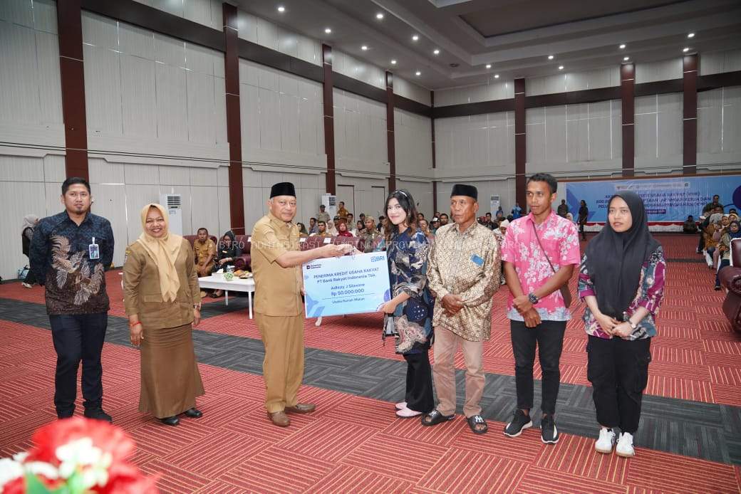 Wagub Malut Hadiri Akad Massal 800 Ribu KUR.