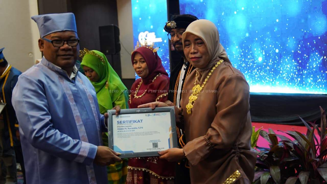 Gubernur Sherly Apresiasi Dedikasi GTK Hebat 2025