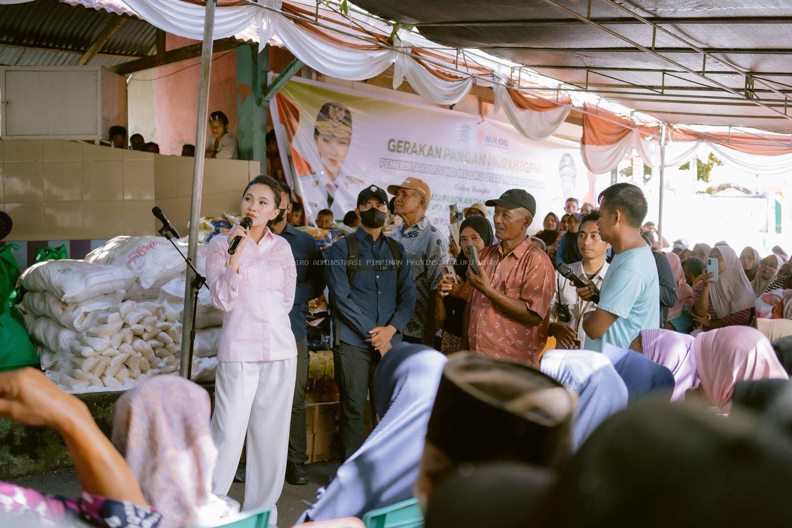 Masyarakat Hiri Curhat ke Gubernur Sherly