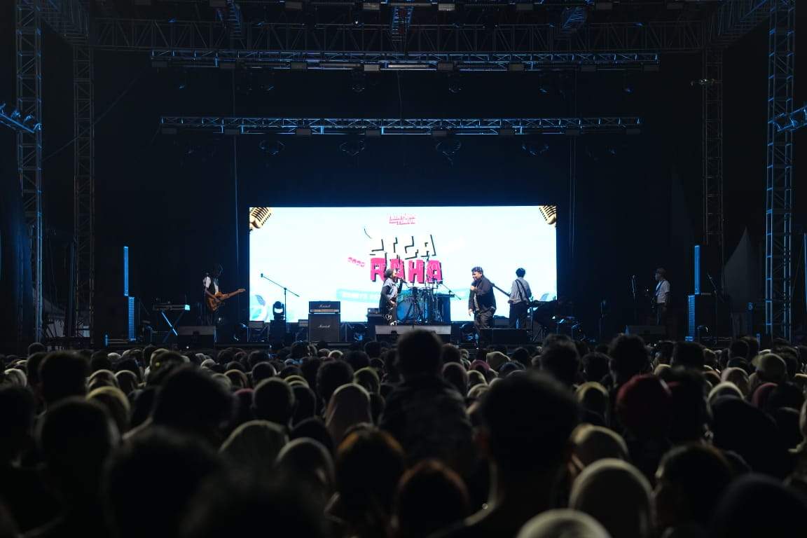 Euforia Konser Siga Raha! Rony Parulian Hipnotis Muda-Mudi Malut