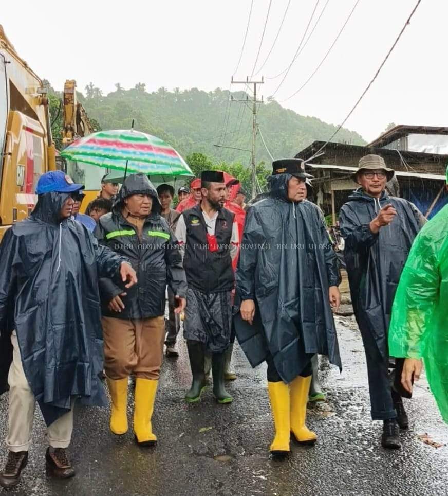 Tinjau Penanganan Banjir di Halbar, Wagub Pastikan Logistik dan Kesehatan Warga Terjamin