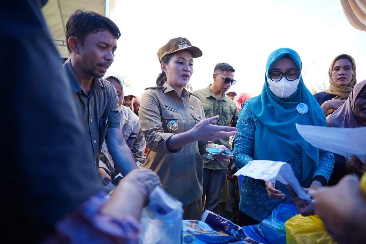 1000 Paket Pangan Murah di Bulan Berkah: Warga Sidangoli Full Senyum