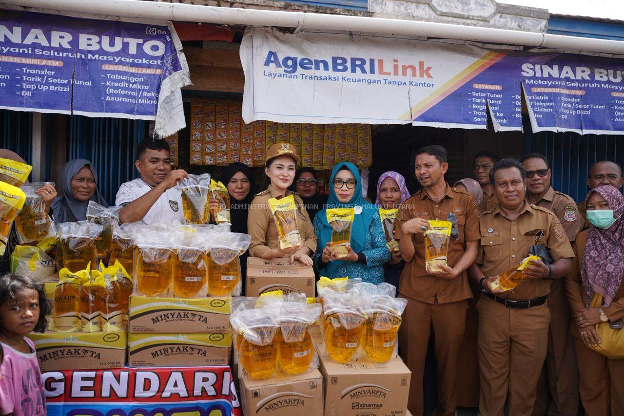 Pastikan Dapur Warga Tetap Mengepul, Gubernur Sherly Turun Langsung Kawal Harga Minyak dan Beras Murah di Galala