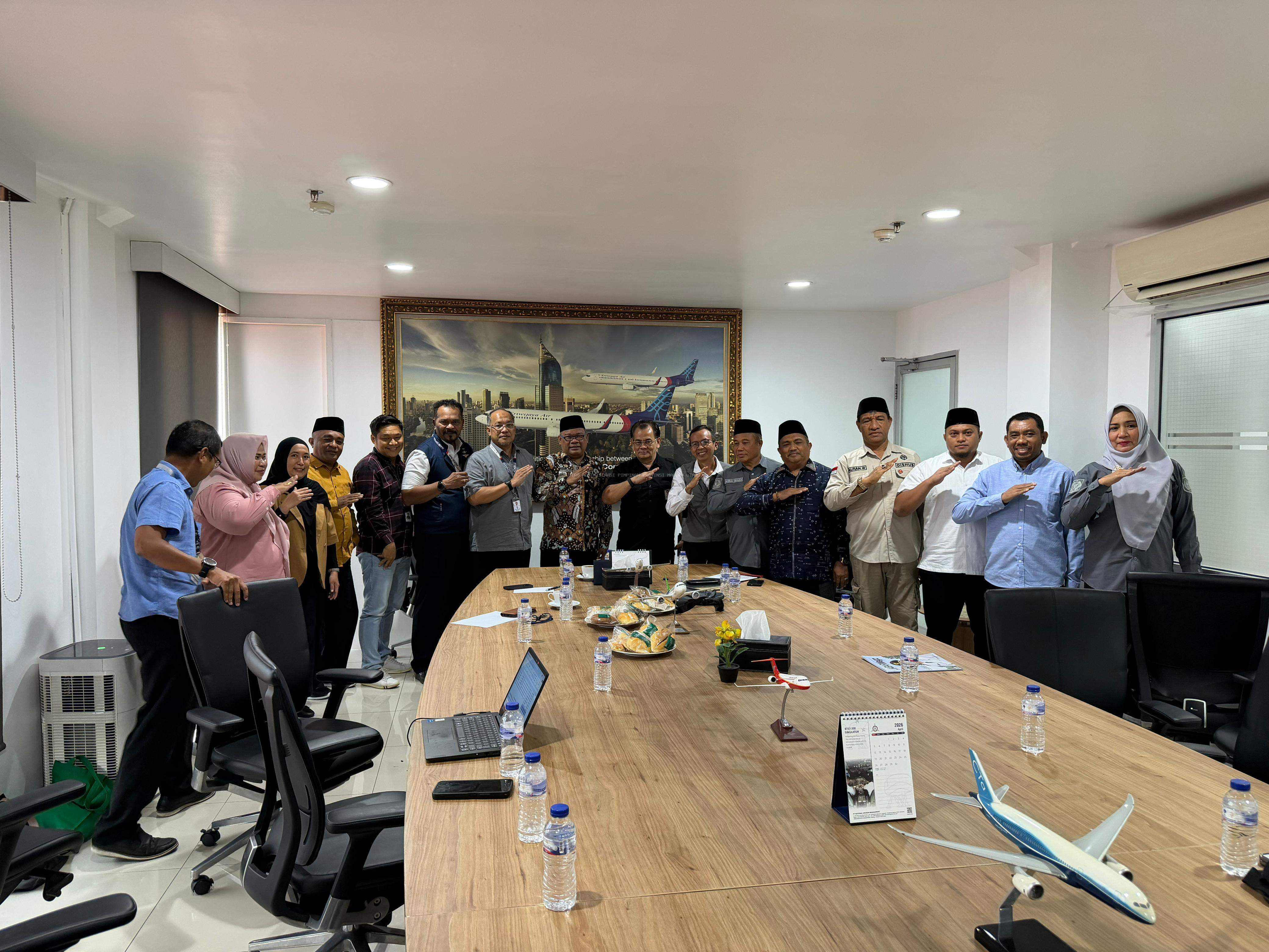 Resmi - Provinsi Maluku Utara Teken MoU Penerbangan Haji dengan Sriwajaya Air Line