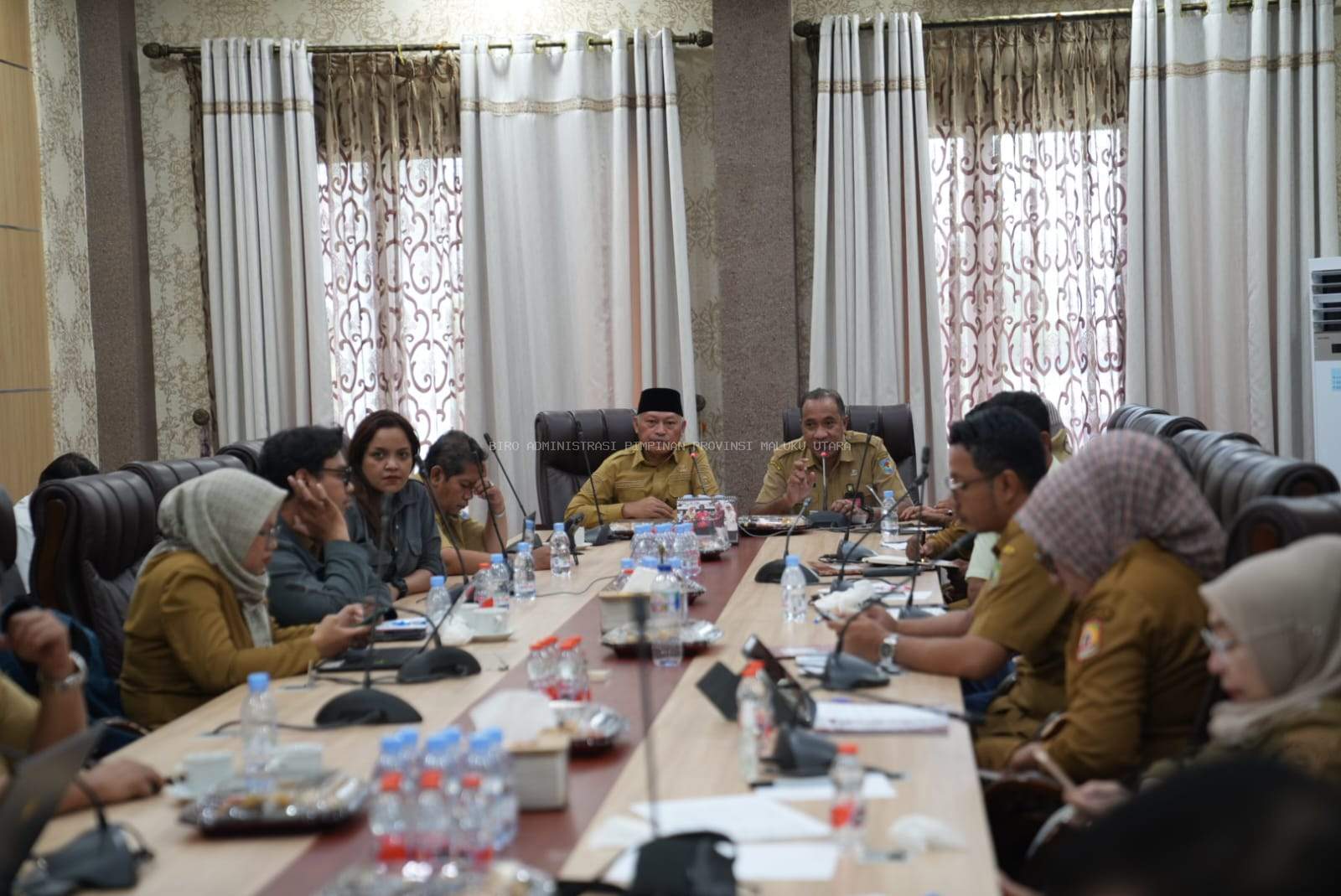 Pimpin Rakor Bersama Tim Irjen Kemendagri, Wagub Malut Tegaskan OPD Sajikan Data Akurat