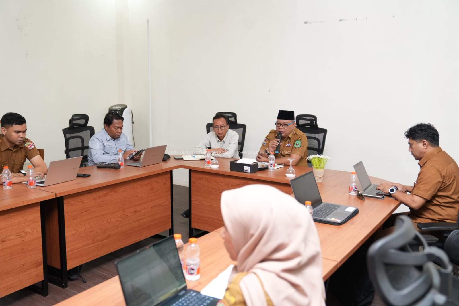 Sekprov Samsuddin Pimpin Rapat Standardisasi Anggaran Event di Maluku Utara